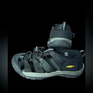Keen Newport Canvas Men’s Sandals, Size 7